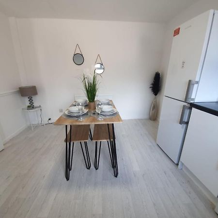 Bv Luxury Spacious 3 Bedroom House At Isaac Close Манчестер Экстерьер фото