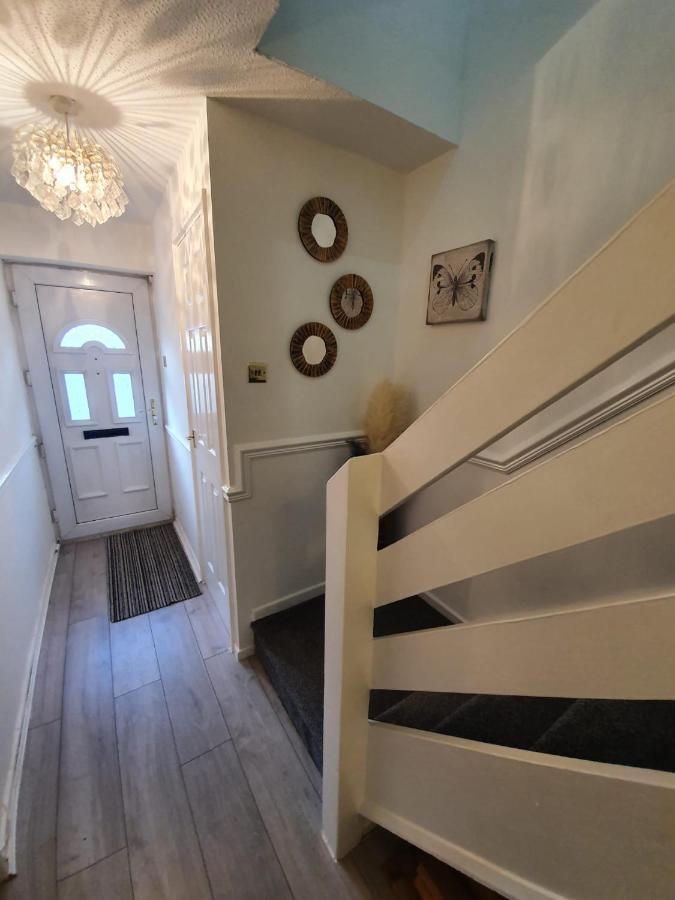 Bv Luxury Spacious 3 Bedroom House At Isaac Close Манчестер Экстерьер фото