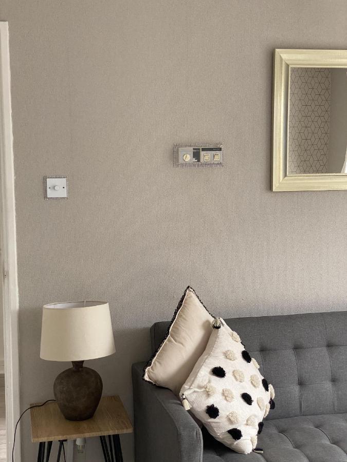 Bv Luxury Spacious 3 Bedroom House At Isaac Close Манчестер Экстерьер фото