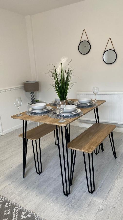 Bv Luxury Spacious 3 Bedroom House At Isaac Close Манчестер Экстерьер фото