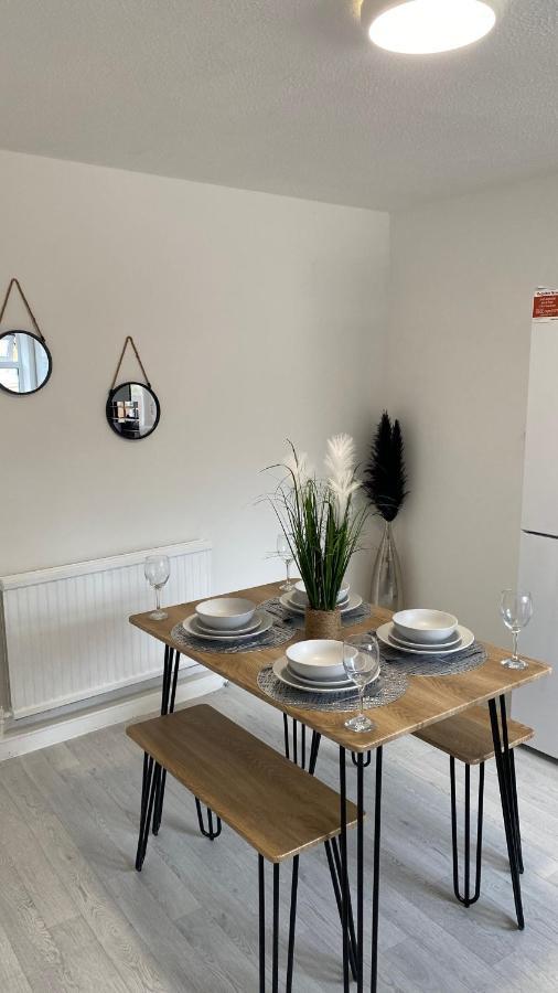 Bv Luxury Spacious 3 Bedroom House At Isaac Close Манчестер Экстерьер фото