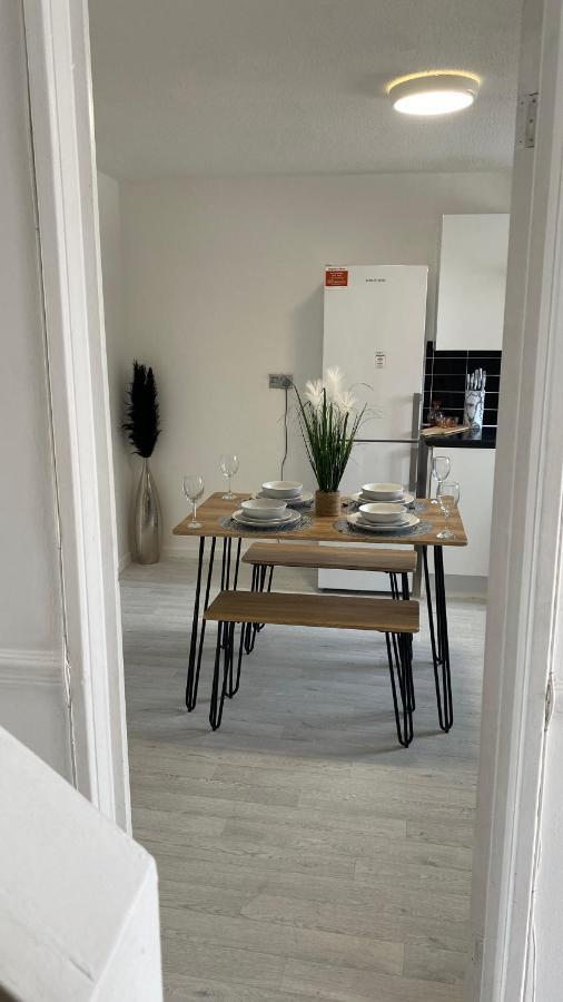 Bv Luxury Spacious 3 Bedroom House At Isaac Close Манчестер Экстерьер фото